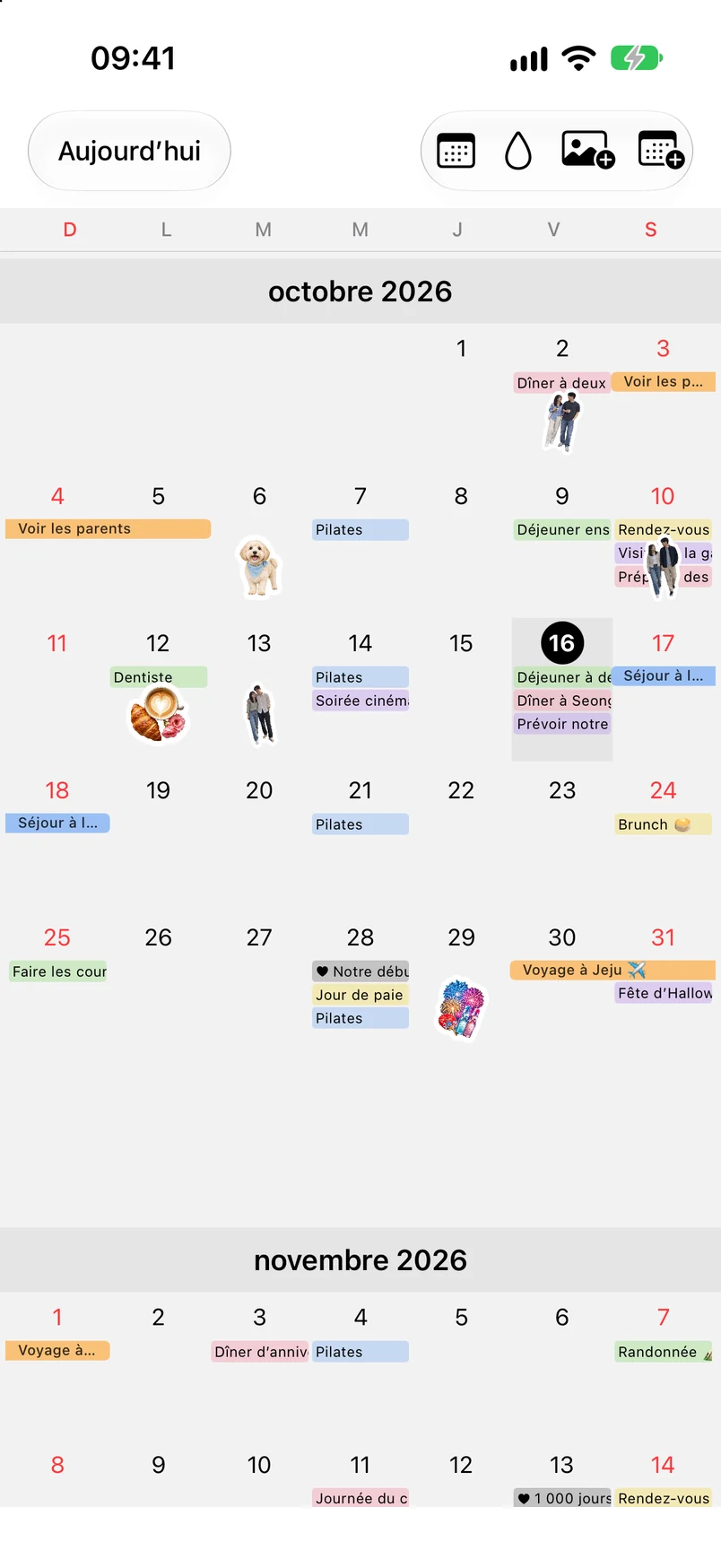 Vue mensuelle d’octobre 2026 avec autocollants photo et barres de couleur